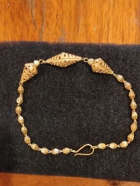 21K Bright Gold Faceted Bead Bracelet with Decorative Cone Accents - Stamped 21K